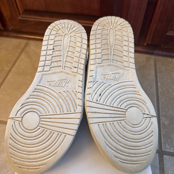 Air Jordan 1 Retro Low Slip Desert Ore / Light Cream - Picture 4 of 4